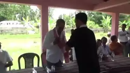 লংকা: লংকাৰ বৰদলং আৰু পদূমপুখুৰী গাও পঞ্চায়তত ৰাইজৰ লগত মতবিনিময় অসম চৰকাৰৰ ভাৰ্ষিক সংখ্যালঘু উন্নয়ন বৰ্ডৰ অধ্যক্ষৰ