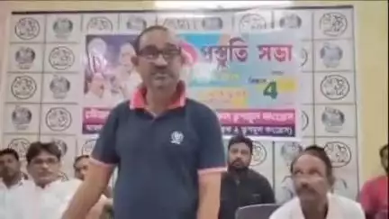 হাড়োয়া: একুশে জুলাই সমাবেশ উপলক্ষে হাড়োয়া অটো ষ্ট্যান্ড সংলগ্ন দলীয় অফিসে তৃণমূলের প্রস্তুতি সভার আয়োজন