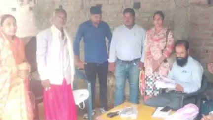 ओबरा: ओबरा के बीडीओ ने विशेष गहन पुनरीक्षण का किया निरीक्षण