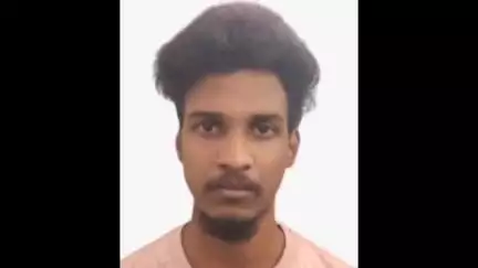 தண்டையார்பேட்டை: வண்ணாரப்பேட்டை எம்சி ரோட்டில் கேஷ் அண்ட் கேரி என்ற துணிக்கடையில் வேலை பார்த்த இருவர் துணிகளை திருடியதால் கைது