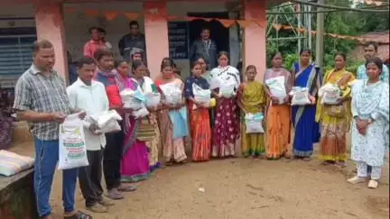 भंडरा: भैसमुंदो सामुदायिक भवन में किसानों को लाभ, आत्मा परियोजना के तहत अरहर, मक्का व उड़द के मुफ्त बीज वितरित