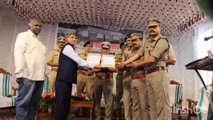 അമ്പലപ്പുഴ: അർത്തുങ്കൽ പോലീസ് സ്റ്റേഷന് ബിഐഎസ് ലഭിച്ചതിന്റെ ഉദ്ഘാടനം സ്റ്റേഷൻ പരിസരത്ത് സംസ്ഥാന പോലീസ് മേധാവി നിർവഹിച്ചു