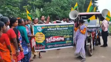 নারায়ণগড়: স্যাঞ্যাপাড়া এলাকায় কালিপদ দাস নামে এক ব্যক্তির বিরুদ্ধে প্রতিবাদ মিছিল করল ভারত জাকাত মাঝি পারগানা মহল