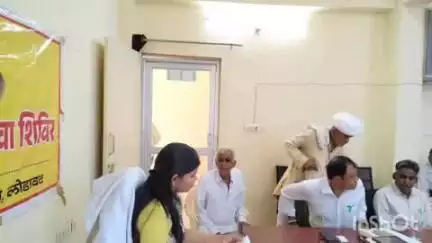 लोहावट: जिला कलक्टर ने पंचायत समिति लोहावट में आमजन की परिवेदनाएं सुनते हुए प्रकरणों के त्वरित निस्तारण के दिए निर्देश