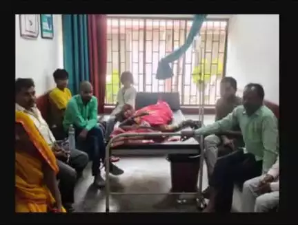 फतेेहपुर: तेज रफ्तार का कहर: साधेमऊ बाजार के पास दो बाइकों की आमने-सामने टक्कर, चार लोग बुरी तरह घायल