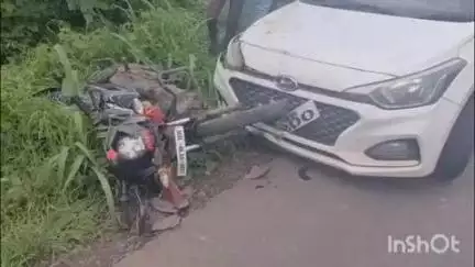 कर्जत: नेरळ जवळ कारची दोन दुचाकी यांना धडक
दोघेजण जखमी