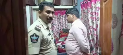 కొండపి: టంగుటూరులో రెచ్చిపోయిన దొంగలు, దీనదాసు అనే వ్యక్తి ఇంటిలో చోరీ, 4 సవర్ల బంగారాన్ని దోచుకు వెళ్లిన దొంగలు