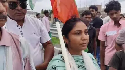 मनसाही :-  मतदाता पुनरीक्षण को बंद करने को लेकर हाइवे को किया जाम।