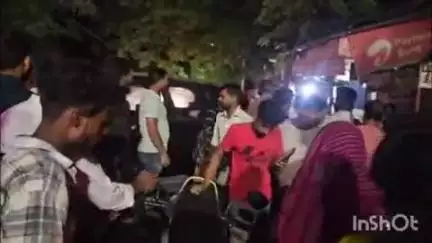 लखीमपुर: विलोबी मैदान के पास नशे में धुत कार सवार रईसजादे ने पिता-पुत्र को मारी टक्कर, पुलिस ने चालक को लिया हिरासत में