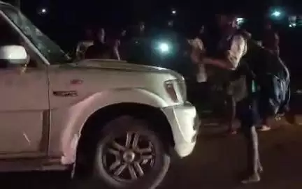 रूड़की: बेलड़ी के पास कांवड़ को खंडित करने का आरोप लगाकर कांवड़ियों ने मचाया तांडव, जिला प्रशासन की कार में की तोड़फोड़