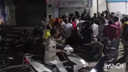 फतेहाबाद: भूना में साधु के भेष में एक नशेड़ी युवक पकड़ा गया, लोगों का आरोप है कि वह मंदिर में चोरी करने आया था, पुलिस को सौंपा