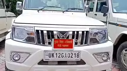 पौड़ी: बरसात के दिनों में जर्जर विद्यालयों में पढ़ाई ना करवाने के लिए मुख्य शिक्षा अधिकारी ने डी श्रेणी के विद्यालयों को चिन्हित किया