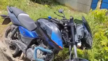 বিশালগড়: বাইক ও মালবাহী গাড়ির সংঘর্ষে আহত বাইক চালক,ঘটনা আগরতলা- বিশালগড় সড়কে