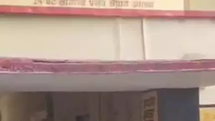आंवला: रामनगर मार्ग पर धनोरा के पास बाइक को अज्ञात वाहन ने मारी टक्कर, एक व्यक्ति और उसकी 3 साल की बच्ची हुई घायल
