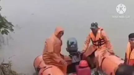 বাঁকুড়া ১: বর্ষায় নদীর ধারে শৌচ কর্ম সারতে এসে পাটপুর সংলগ্ন দারকেশ্বর নদে জলে তলিয়ে যায় এক ব্যক্তি, এলাকায় চাঞ্চল্য