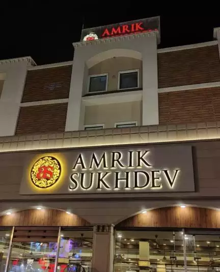 बिना प्रचार के हर महीने अमरीक सुखदेव के गल्ले में आते हैं ₹8 करोड़!