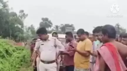 বাঁকুড়া ১: আত্মীয়র বাড়িতে এসে নয়নজুলি থেকে যুবকের দেহ ও বাইক উদ্ধার , লাউগ্রামে যুবকের দেহ উদ্ধার করল পুলিশ