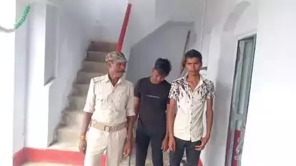 पुपरी: भिट्ठा मोर चेक पोस्ट पर पुपरी पुलिस ने नशापान कर जा रहे दो लोगों को किया गिरफ्तार