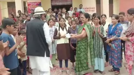 शासकीय हाई स्कूल दौरिया नौगांव बुंदेलखंड जिला छतरपुर मध्य प्रदेश विद्यालय में प्रवेश उत्सव एवं छात्रों का सम्मान किया गया