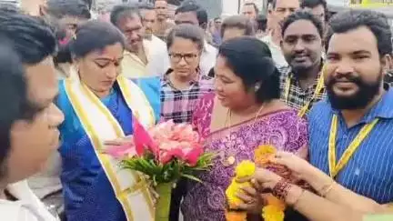 పాడేరులో హోమ్ మినిస్టర్ వంగలపూడి అనిత పర్యటన.. ఘన స్వాగతం పలికిన పార్టీ శ్రేణులు