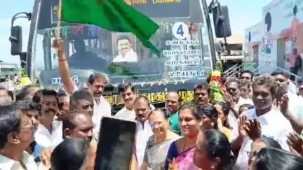 பழனி: பேருந்து நிலையத்தில் புதிய பேருந்தை MLA ஐ.பி.செந்தில்குமார் கொடியசைத்து துவக்கி வைத்தார்
