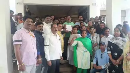 ಪಾವಗಡ: ಆರ್ ಟಿ ಐ  ಹೆಸರಿನಲ್ಲಿ ಮಹಿಳಾ ನೌಕರರಿಗೆ ಹಿಂಸೆ ನಿಯಂತ್ರಣಕ್ಕೆ ರಾಜ್ಯ ಸರ್ಕಾರಿ ನೌಕರರ ಸಂಘದಿಂದ ಪಟ್ಟಣದಲ್ಲಿ ತಹಸಿಲ್ದಾರ್ ಗೆ ಮನವಿ