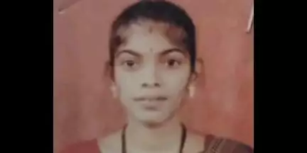 दक्षिण सोलापूर: विंचूर येथे 22 वर्षीय तरुणीची अज्ञात कारणावरून लोखंडी अँगला साडीने गळफास घेऊन आत्महत्या: मंद्रूप पोलिसात घटनेची नोंद...