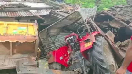 লালগোলা: তেঘরিতে ট্রাক্টরের ধাক্কায় বাইক আরোহীর মৃত্যু, আহত এক