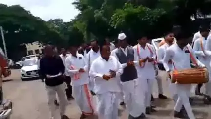 राहुरी: सक्तीच्या धर्मांतराविरोधात हिंदू समाज आक्रमक;भजन करत राहुरी तहसीलदारांना निवेदन