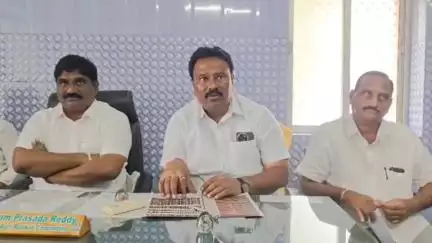 నందికొట్కూరు మార్కెట్ యార్డ్ చైర్మన్ ప్రసాద్ రెడ్డి ఆధ్వర్యంలో మార్కెట్ కమిటీ సభ్యుల సర్వసభ్య సమావేశం, హాజరైన ఎమ్మెల్యే