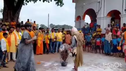 सिकंदरा: सिकंदरा से कांवड़ियों की सेवा करने जिलेबिया मोड़ के लिए रवाना हुए सैकड़ों सदस्य