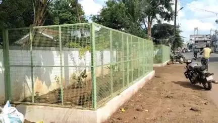 காரைக்குடி: ஆணையாளர் இல்லம் முன் அமைக்கப்பட்ட பூங்கா சில மாதங்களிலேயே அகற்றம் "பல லட்சம் அரசு பணம் வீண்"#localissue