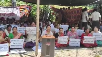 গুৱাহাটী: শিলসাঁকো উচ্ছেদ প্ৰতিৰোধী ৰাইজৰ আহ্বানত শিলসাঁকো উচ্ছেদিত ৰাইজৰ পুনৰ সংস্থাপ আৰু ক্ষতি পূৰণৰ দাবীত চচলত প্ৰতিবাদ