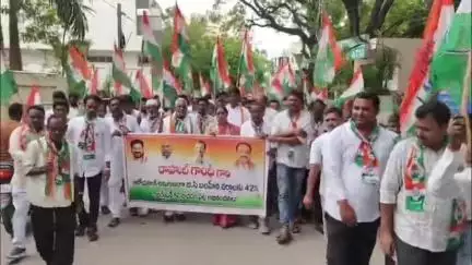 జగిత్యాల: బీసీ లకు 42 శాతం రిజర్వేషన్ అమలు చేయాలని సీ ఎం రేవంత్ రెడ్డి కేబినెట్ సమావేశంలో నిర్ణయించడం పై కాంగ్రెస్ సంబురాలు..