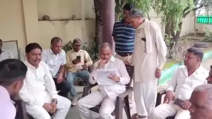 प्रतापगढ़: कैबिनेट मंत्री हेमंत मीणा ने अंबामाता स्थित आवास पर की जनसुनवाई, अधिकारियों को समस्याओं के त्वरित समाधान के दिए निर्देश