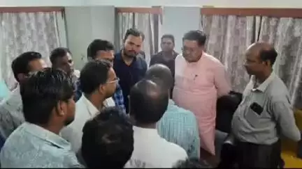 ବାଣପୁର: ନାଚୁଣୀ ଭାଜପା କାର୍ଯ୍ୟାଳୟ ପରିସରରେ ଅଭିଯୋଗ ଶୁଣାଣି କଲେ ଆଇନ ମନ୍ତ୍ରୀ