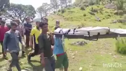 राजगढ़ी: नौगांव के तुनालका में घास काटते समय ऊंची पहाड़ी से आए मलबे की चपेट में आने से एक महिला की हुई मौत