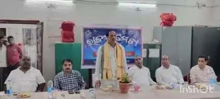 ଟିଟିଲାଗଡ: ତୁଷୁରା ତହସିଲ କାର୍ଯ୍ୟାଳୟରେ ରାଜସ୍ବ ମେଳା ଅନୁଷ୍ଠିତ, ହିତାଧିକାରୀଙ୍କୁ ପଟ୍ଟା ବଣ୍ଟନ କଲେ ସ୍ଥାନୀୟ ବିଧାୟକ
