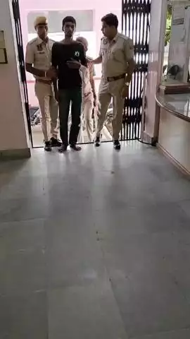जयपुर: गलता गेट थाना पुलिस ने मोटरसाइकिल चोर गिरोह का खुलासा करते हुए एक शातिर बदमाश को गिरफ्तार कर मोटरसाइकिल बरामद की