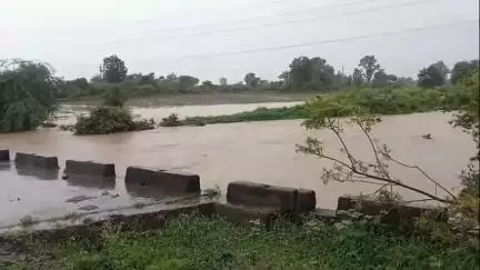 यवतमाळ: जिल्ह्याला पावसाने झोडपून काढले, अतिवृष्टीमुळे 2 हजार हेक्टरचे नुकसान, 39 मंडळात अतिवृष्टी, तीन प्रकल्प ओव्हरफलो
