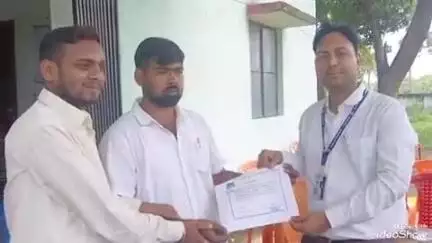 सिरदला। प्रखंड के ई किसान  भवन में  पुलिस कि कड़ी निगरानी के बिच उप चुनाव  कोंटिंग  बीडीओ के देखरेख में सम्पन्न हो गया।