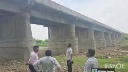 લીમખેડા: લીમખેડાખાતે  ગાંધીનગર ડિઝાઇન સર્કલની ટીમ સર્વે માટે  પહોંચી લીમખેડાબ્રિજના સર્વે ની કામગીરી હતા ધરાઈ