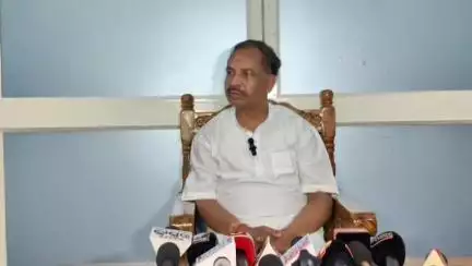 ଛତ୍ରପୁର: ଡ୍ରାଇଭର ମହାସଂଘ ଆନ୍ଦୋଳନରୁ ଓହରନ୍ତୁ, ଗୋଳନ୍ଥରା ଠାରେ ସାମ୍ବାଦିକ ସମ୍ମିଳନୀ କରି ଅନୁରୋଧ କଲେ ପରିବହନ ମନ୍ତ୍ରୀ