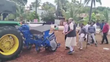 கோவை தெற்கு: பி.என் புதூர் பகுதியில் மத்திய பருத்தி ஆராய்ச்சி நிலையத்தில்  மத்திய இணை அமைச்சர்கள் விவசாயிகளுடன் கலந்துரையாடினர்