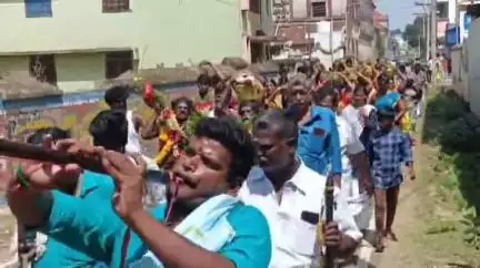 தேவகோட்டை: கருதாஊரணி ஸ்ரீ புத்து முனீஸ்வரர் கோவில் பால்குட விழா வெகு விமர்சையாக நடைபெற்றது - திரளாக பக்தர்கள் கலந்து கொண்டனர்