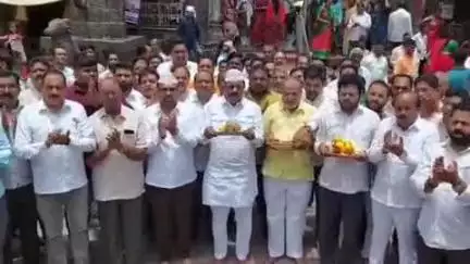 करवीर: शक्तिपीठ महामार्ग रद्द व्हावा यासाठी करवीर निवासिनी अंबाबाई देवीला इंडिया आघाडीचे साकडे; पोलिसांचा कडेकोट बंदोबस्त