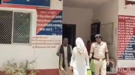 मोहनपुर: बघरा बरियारपुर से लड़की से छेड़छाड़ का आरोपी गिरफ्तार, न्यायालय भेजा गया