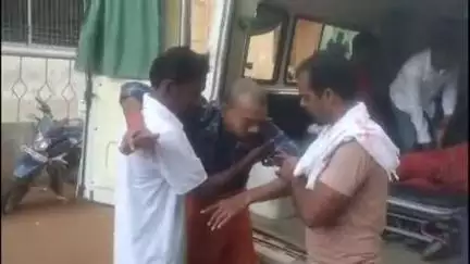 झाझा: दादपुर मोड़ पर दो बाइकों की टक्कर में महिला समेत तीन लोग घायल