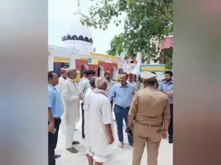 ताखा: सरसई नवार हजारी महादेव मंदिर का इटावा जिला अधिकारी ने किया निरीक्षण