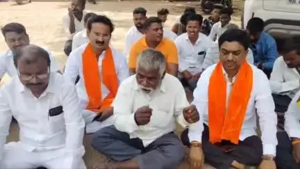 माळशिरस: मारकडवाडी येथील मातंग समाजावर अन्याय, स्मशानभूमीकडे जाणारा आडवण्यात आला रस्ता